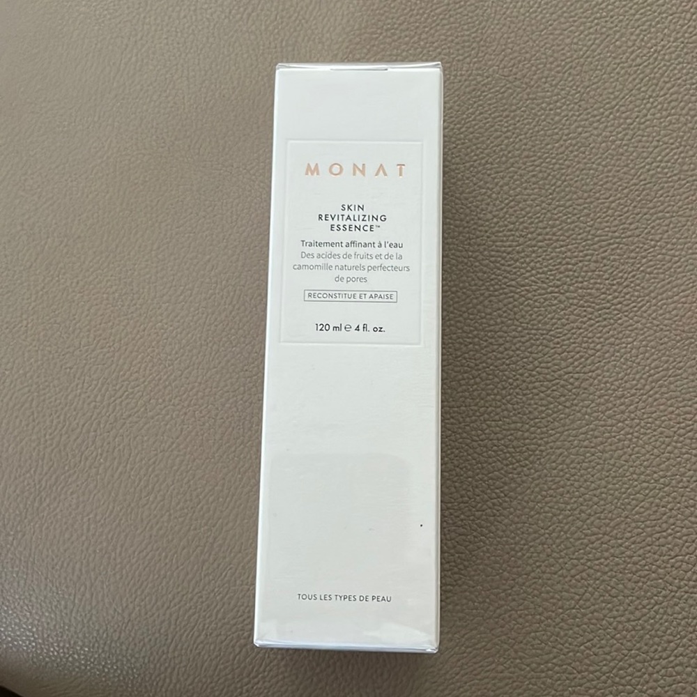 Monat skin revitalizing essence